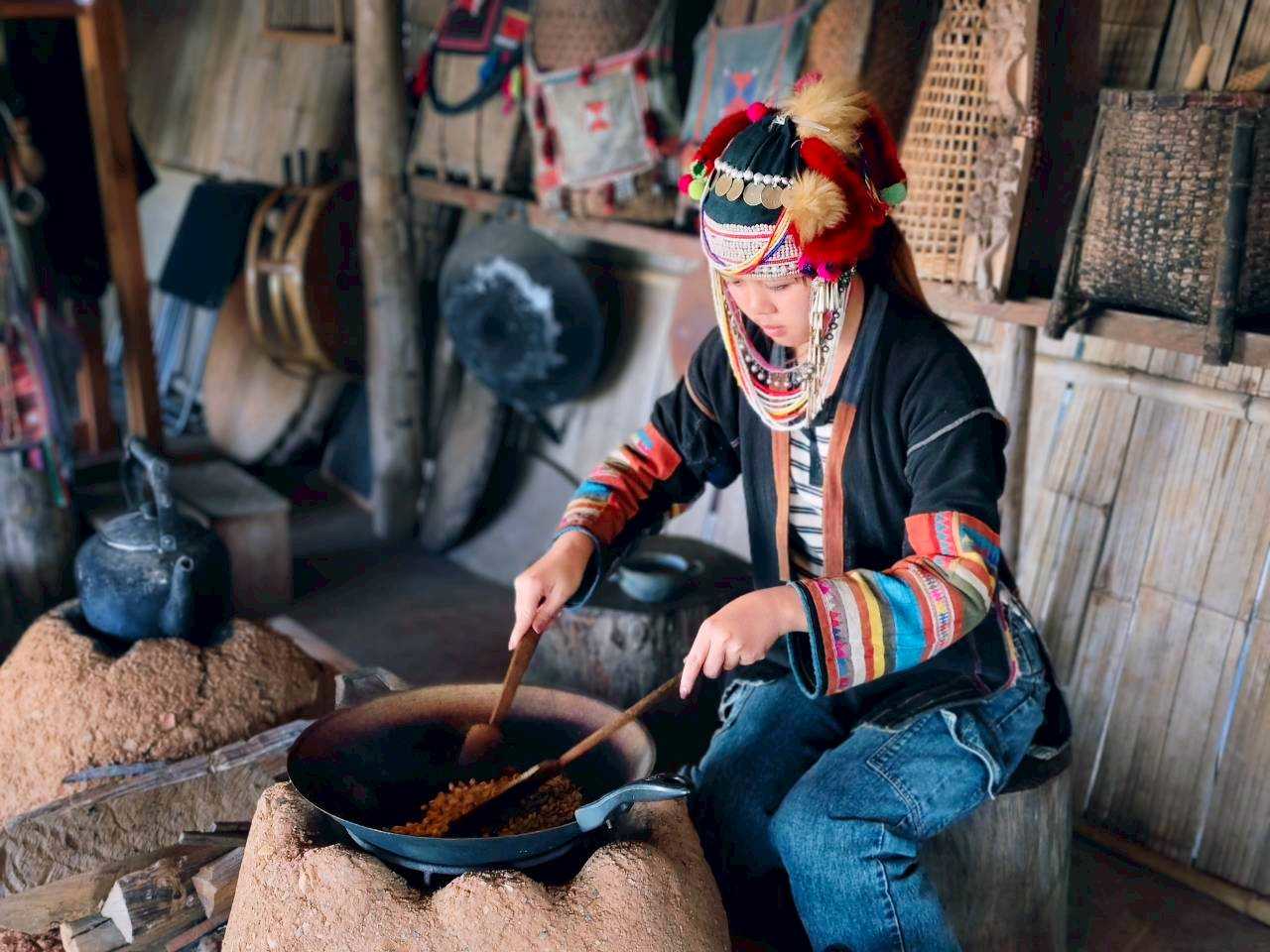 LINE_ALBUM_Chiang Rai Doi Chang Coffee Roasting _ Sunset Tou_260121_10