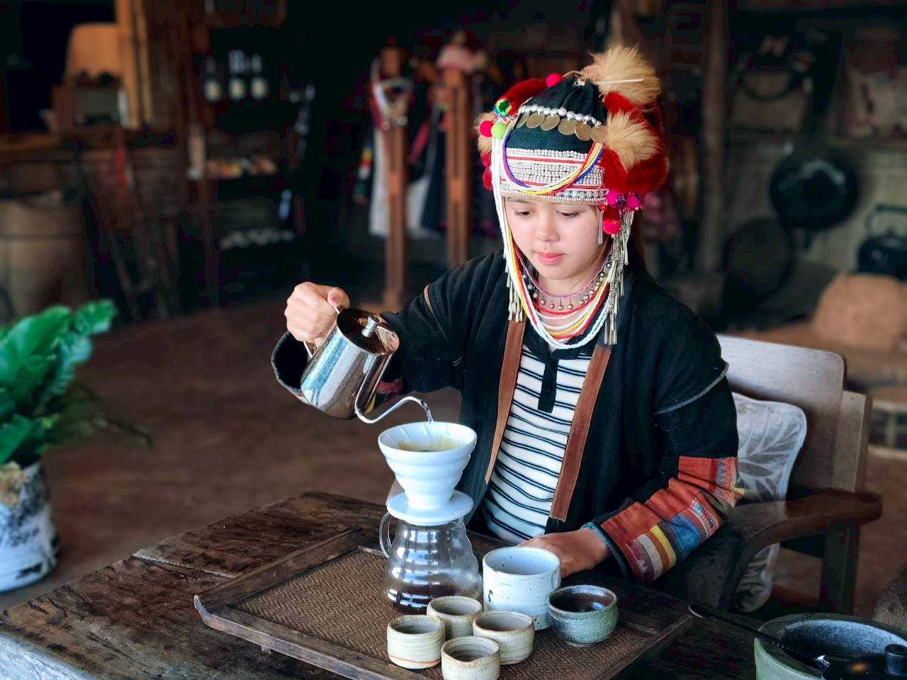 LINE_ALBUM_Chiang Rai Doi Chang Coffee Roasting _ Sunset Tou_260121_14