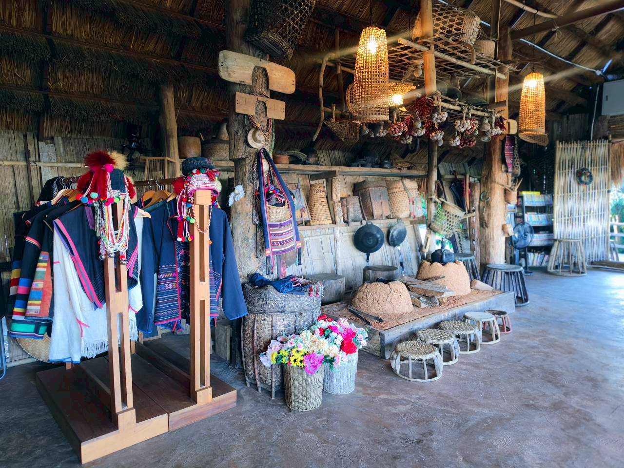 LINE_ALBUM_Chiang Rai Doi Chang Coffee Roasting _ Sunset Tou_260121_5