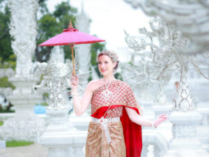 From Chiang Rai : Photos of traditional Thai costumes -White Temple