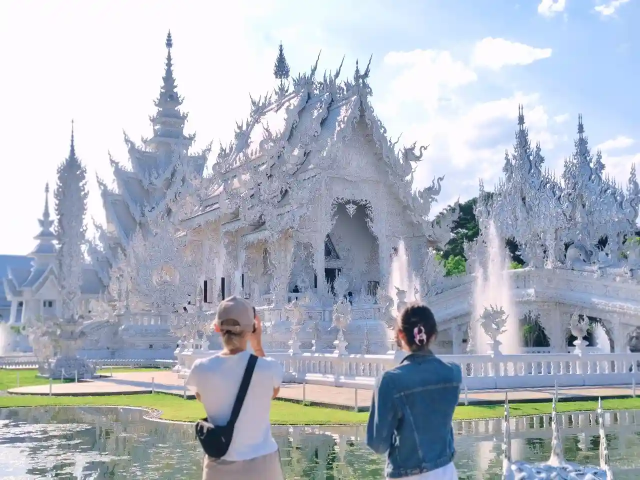 White Temple Chiang Rai Moong Tour