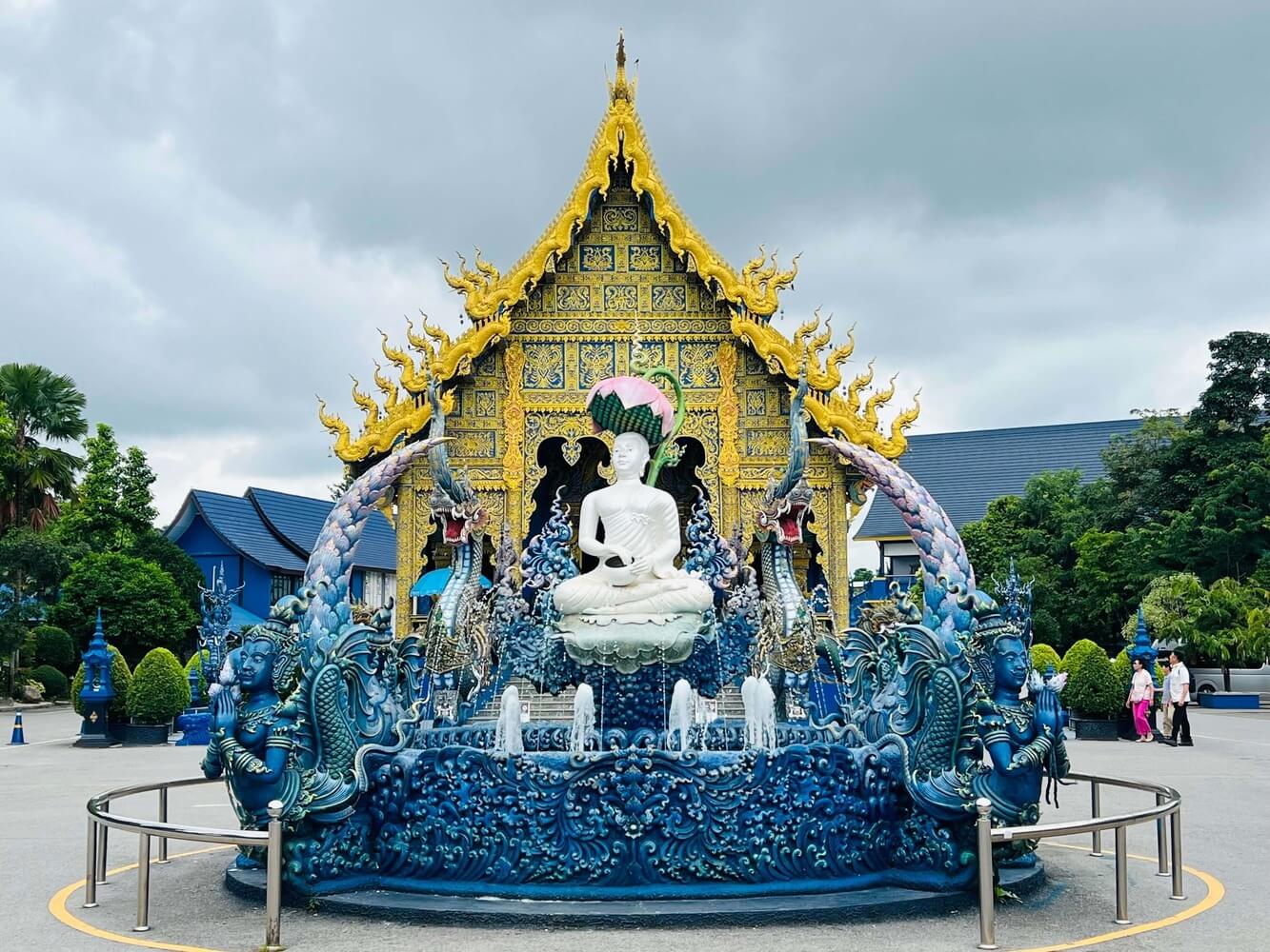 chiang-rai-blue-temple-moongtour.jpg